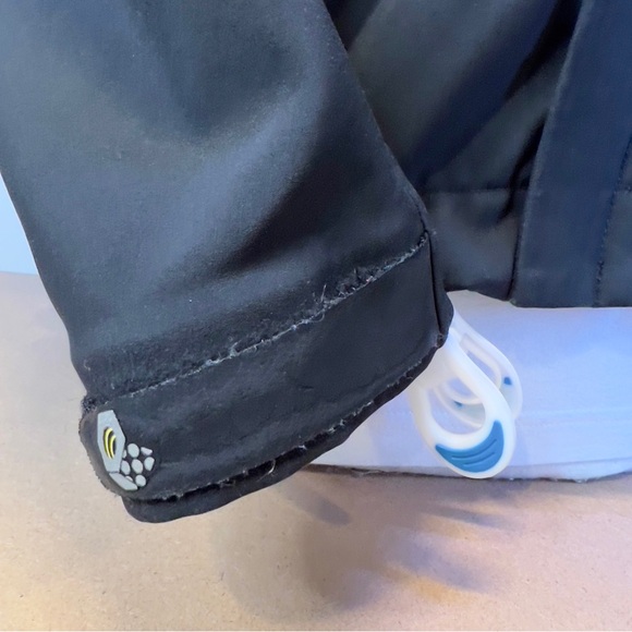 Mountain hardware jacket in preloved condition - Picture 10 of 15